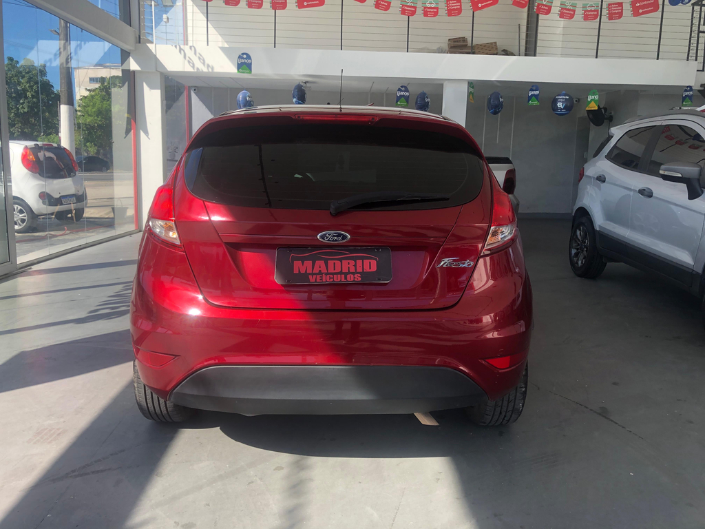 Ford Fiesta Hatch Vermelho