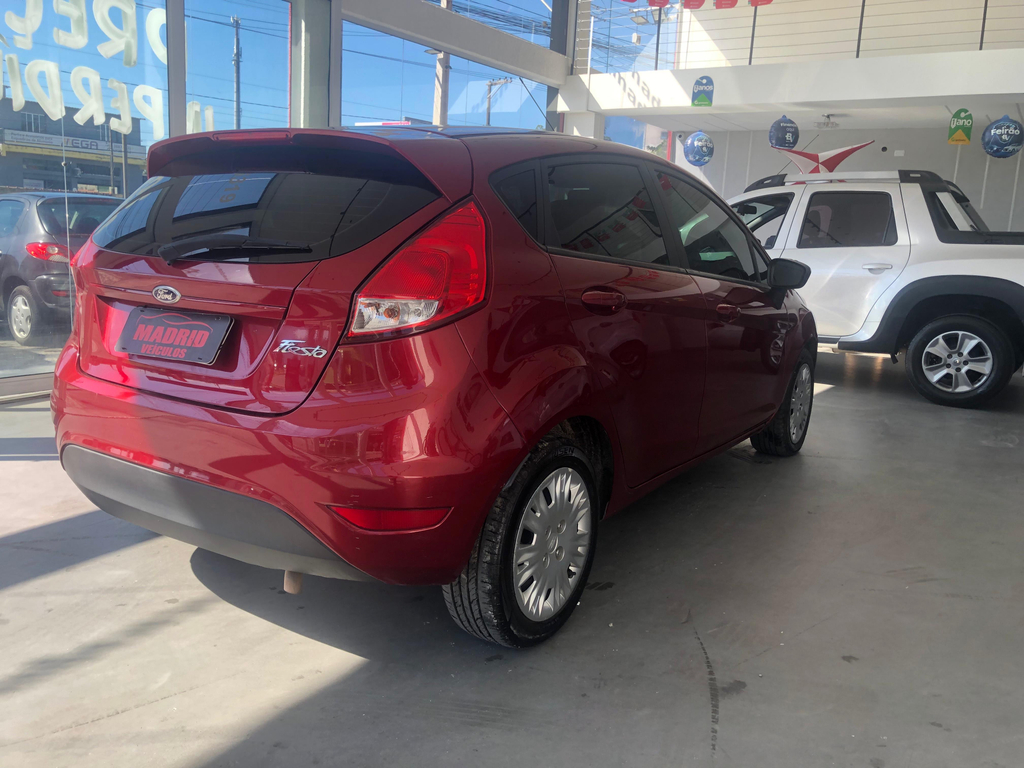 Ford Fiesta Hatch Vermelho