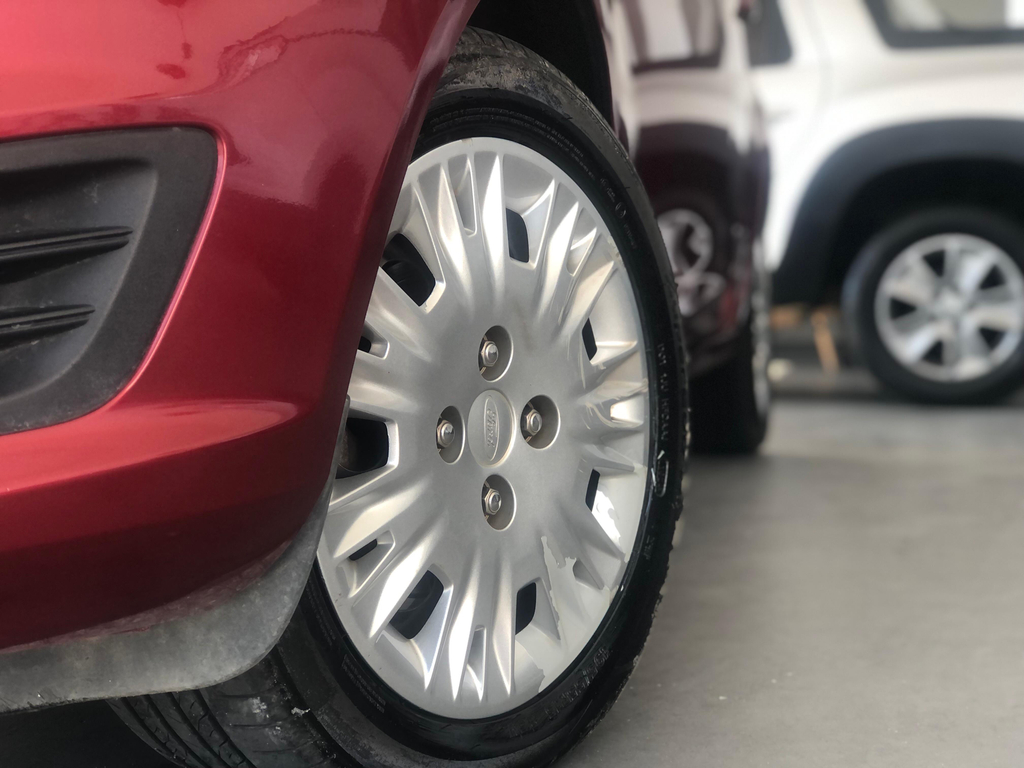 Ford Fiesta Hatch Vermelho