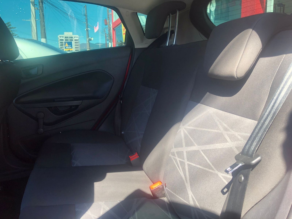 Ford Fiesta Hatch Vermelho