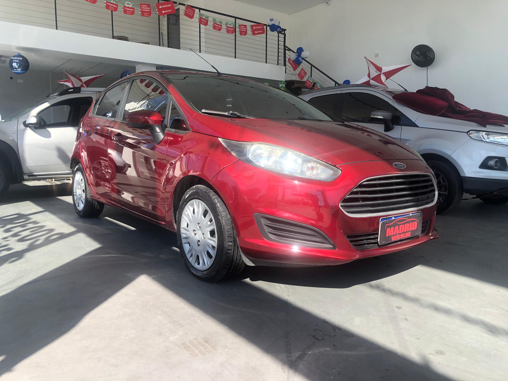 Ford Fiesta Hatch Vermelho