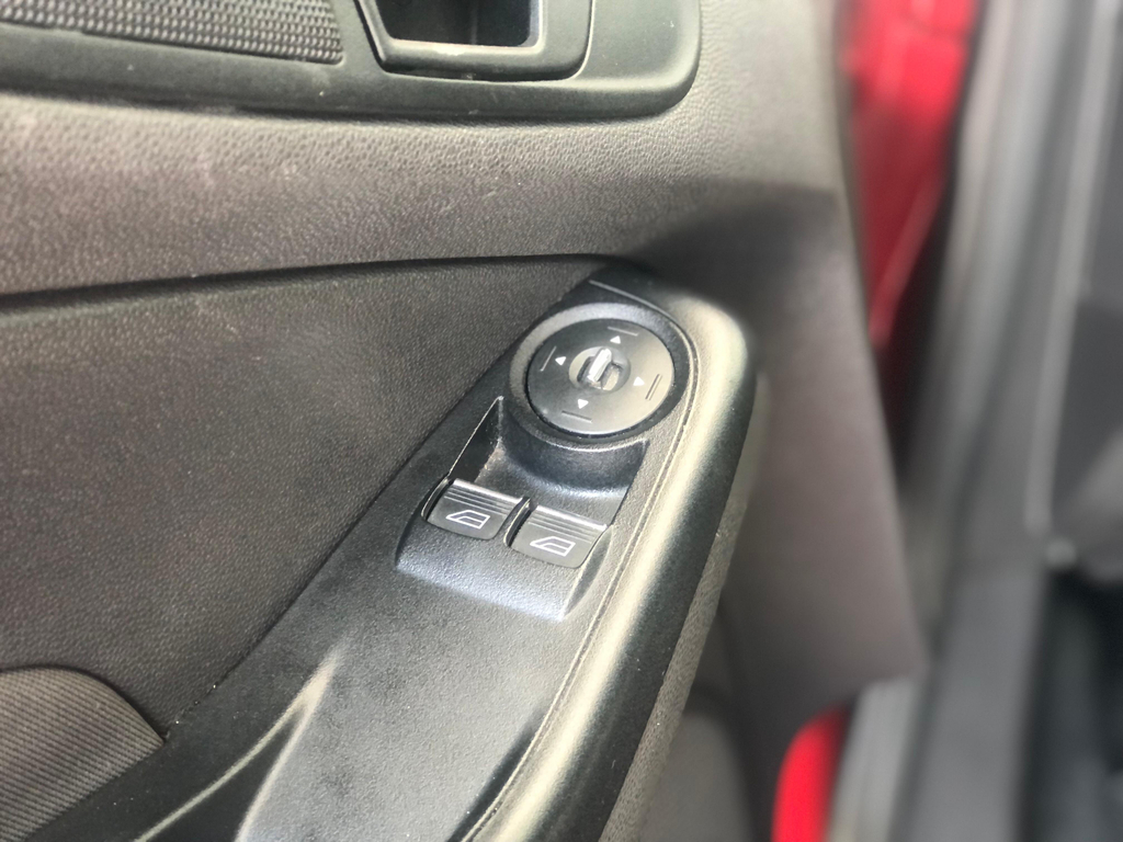 Ford Fiesta Hatch Vermelho