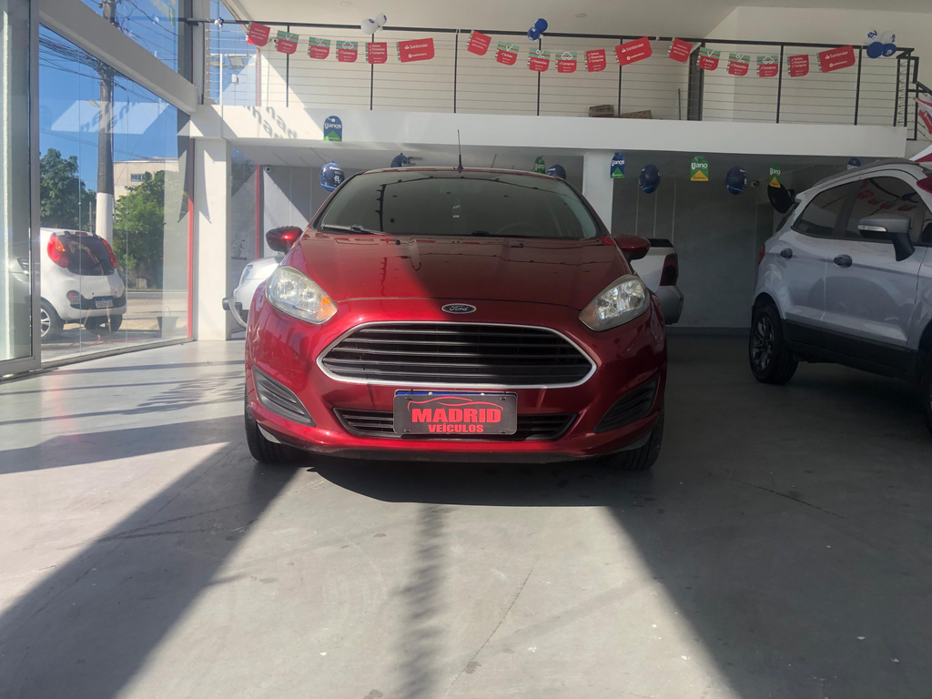 Ford Fiesta Hatch Vermelho