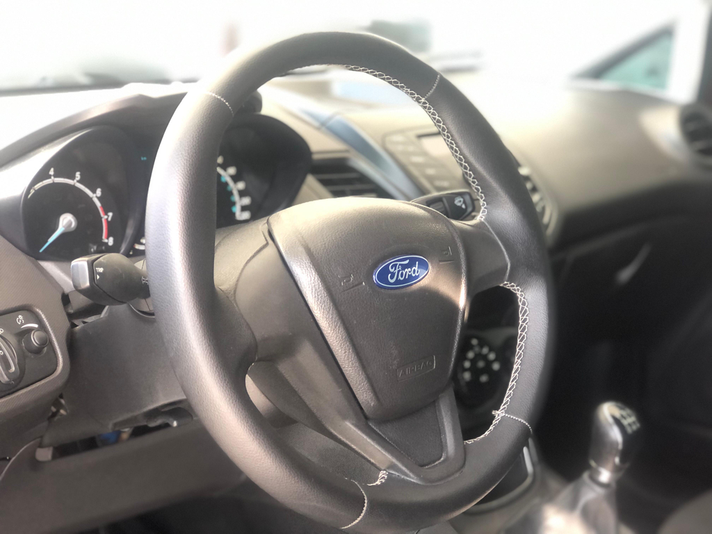 Ford Fiesta Hatch Vermelho