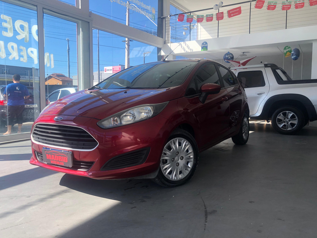 Ford Fiesta Hatch Vermelho