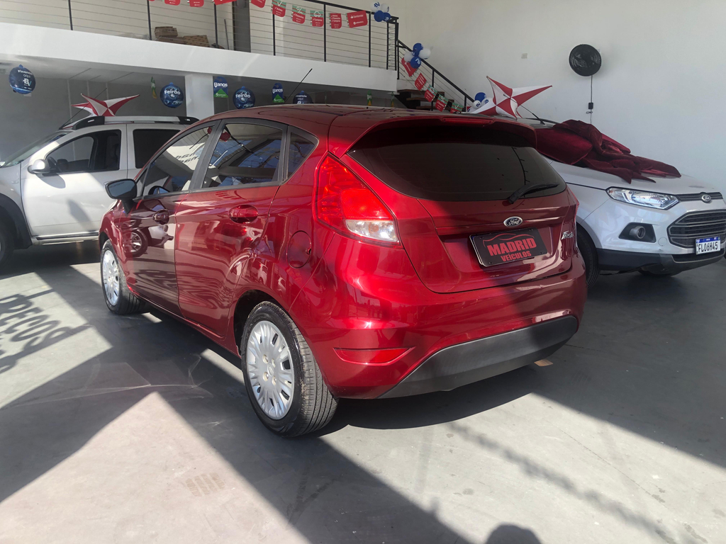 Ford Fiesta Hatch Vermelho