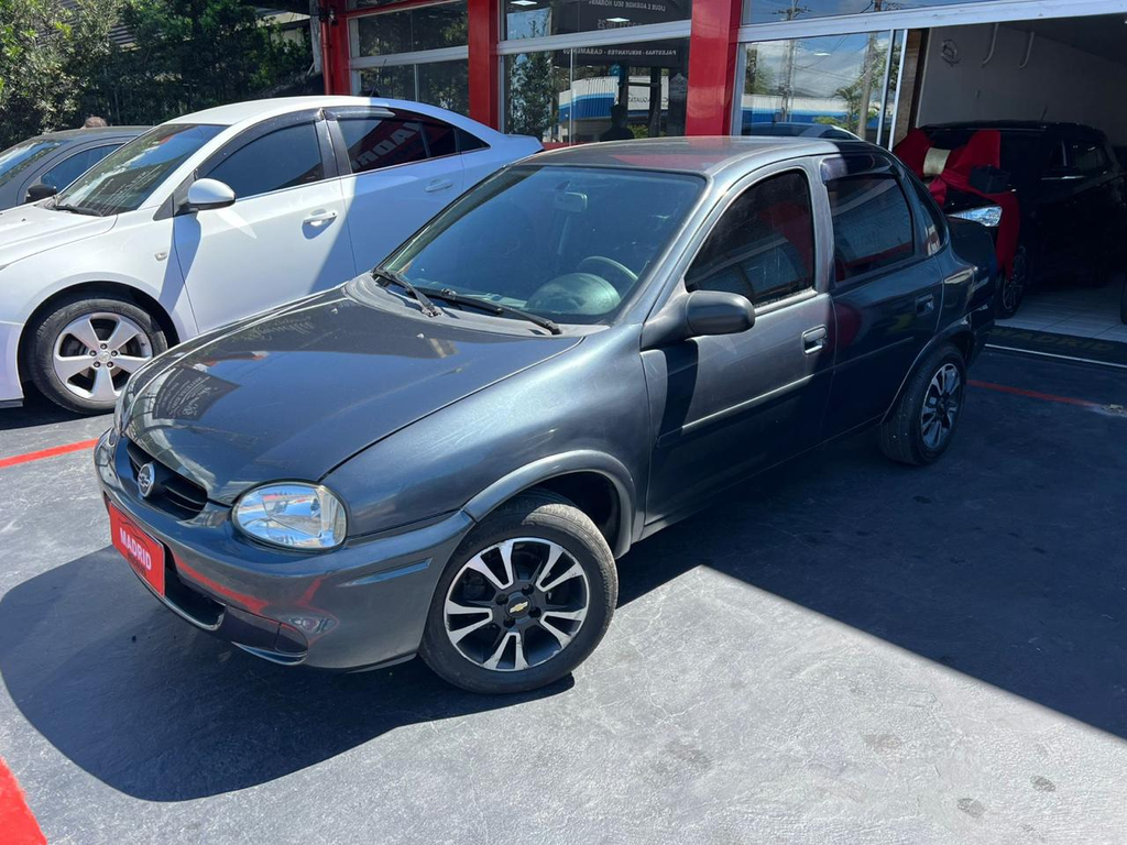 Chevrolet Classic Cinza