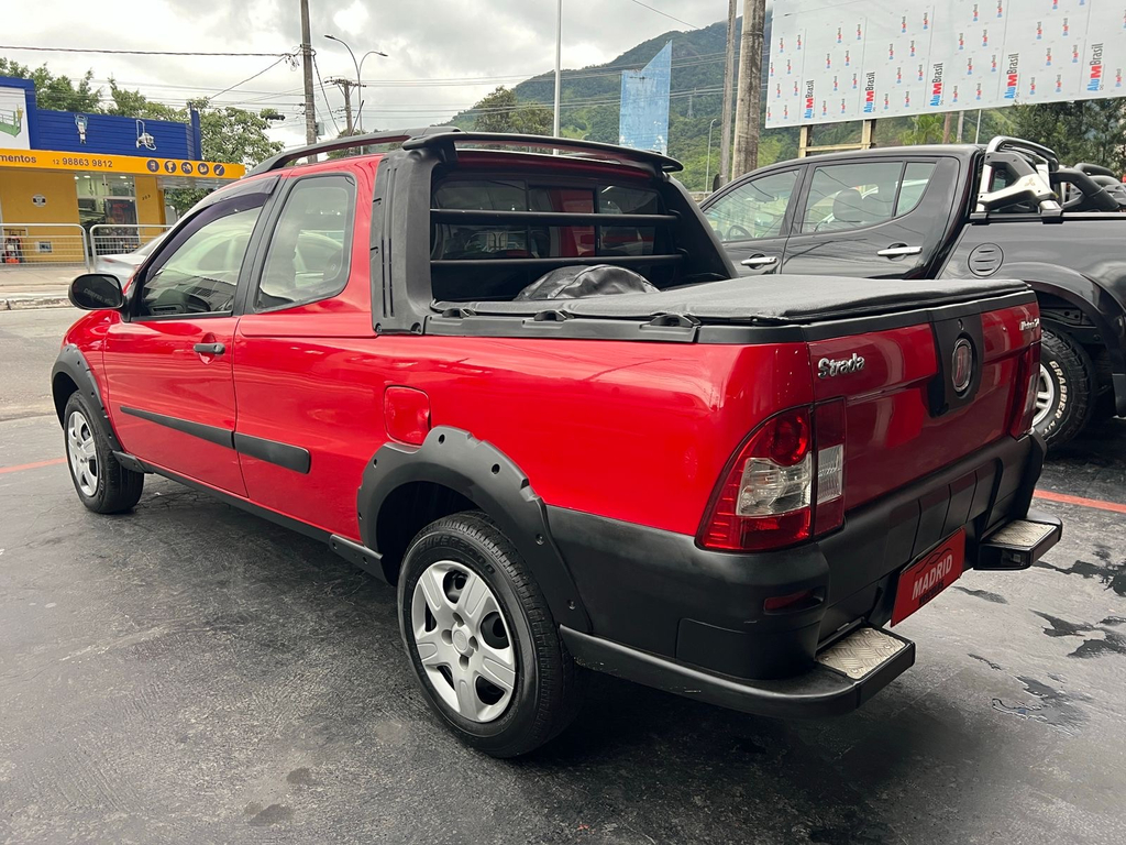 Fiat Strada Vermelho