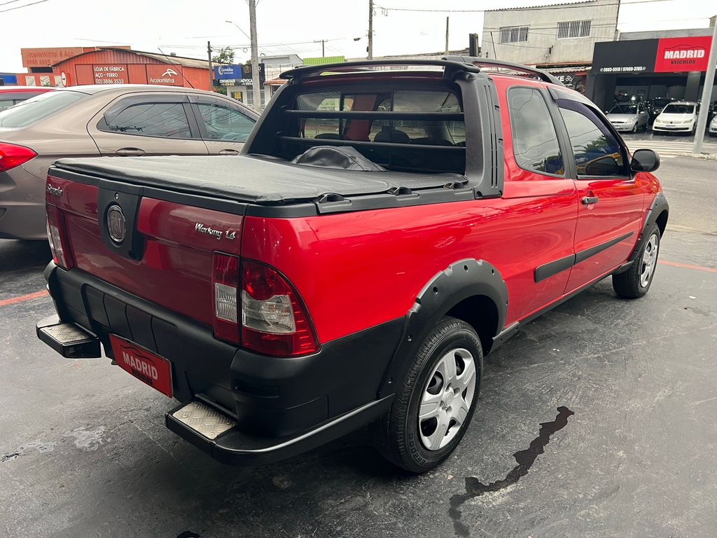 Fiat Strada Vermelho