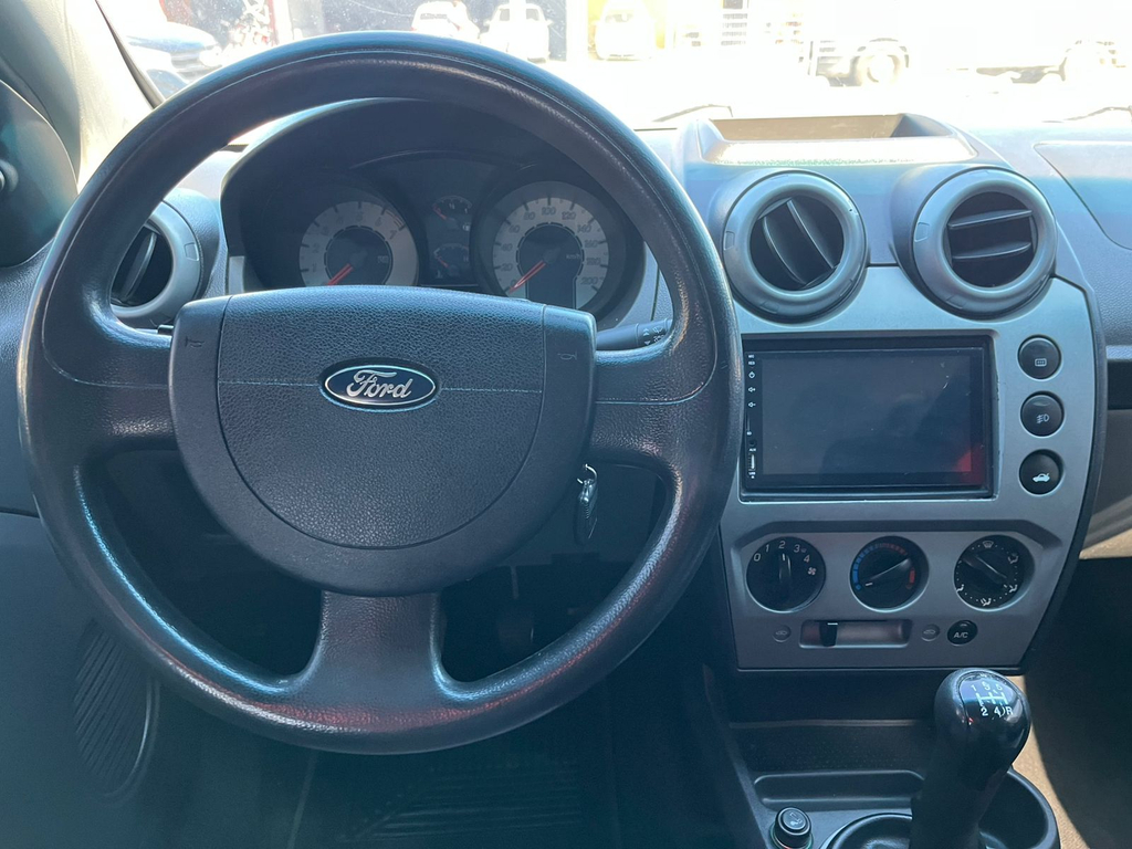 Ford Fiesta Sedan Prata