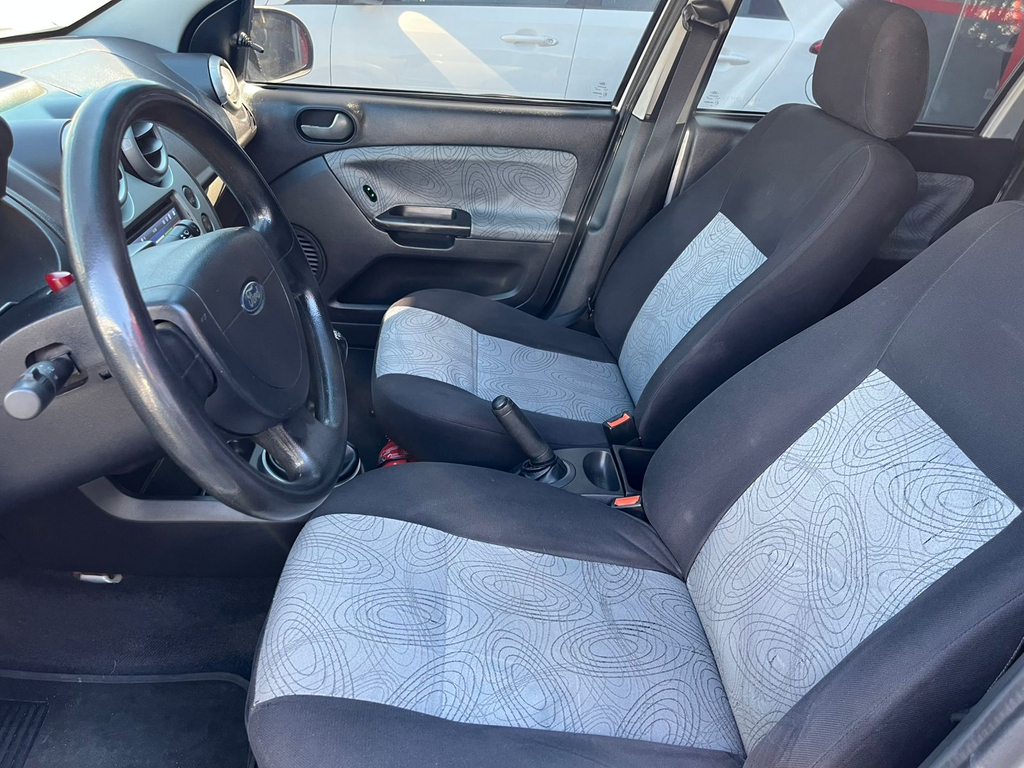 Ford Fiesta Sedan Prata