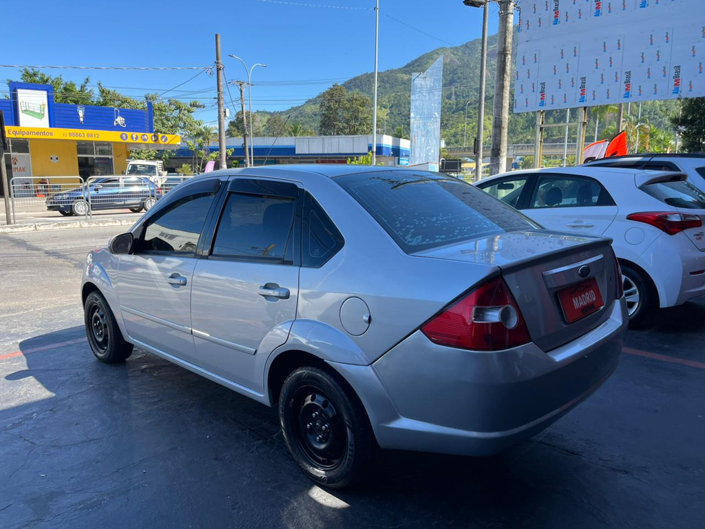 Ford Fiesta Sedan Prata