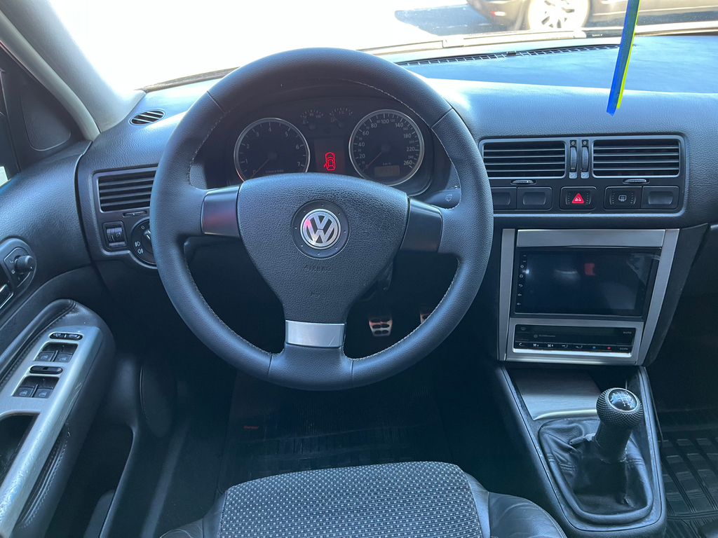 Volkswagen Golf Preto