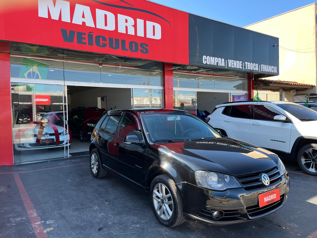 Volkswagen Golf Preto