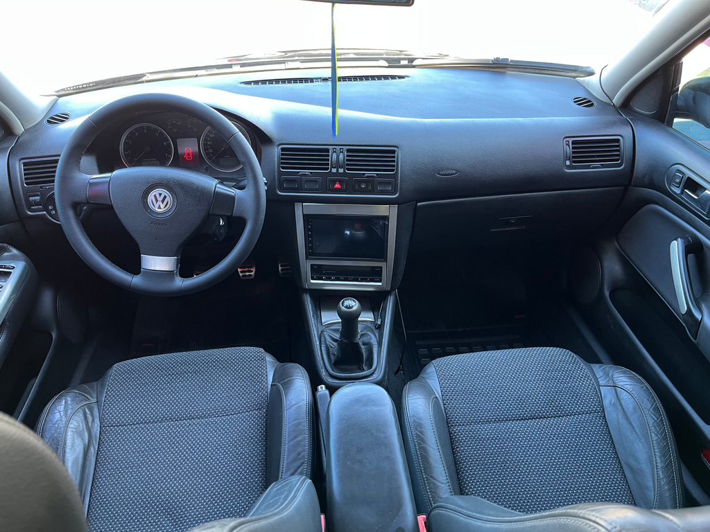 Volkswagen Golf Preto