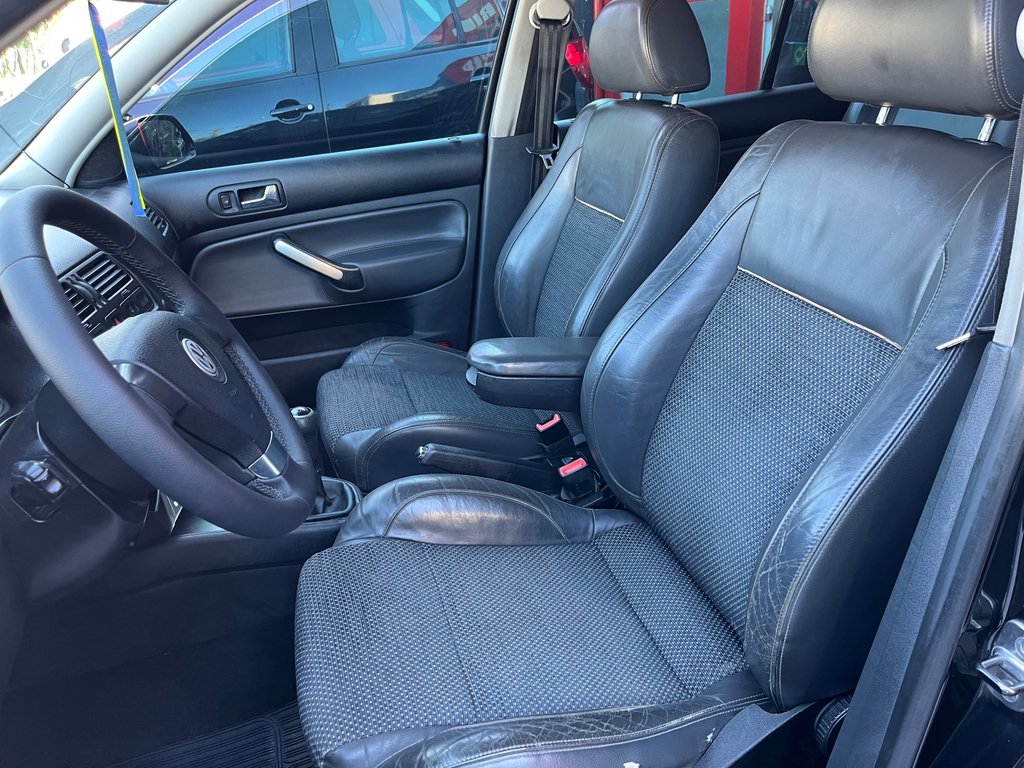Volkswagen Golf Preto