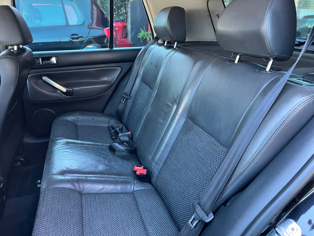 Volkswagen Golf Preto