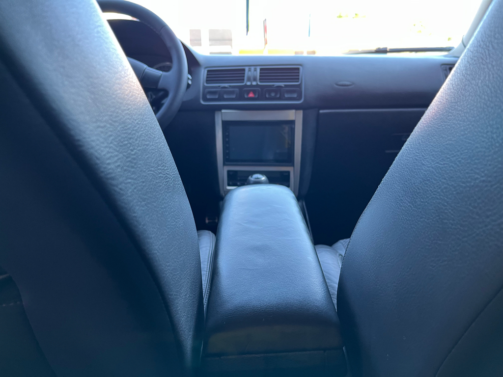 Volkswagen Golf Preto