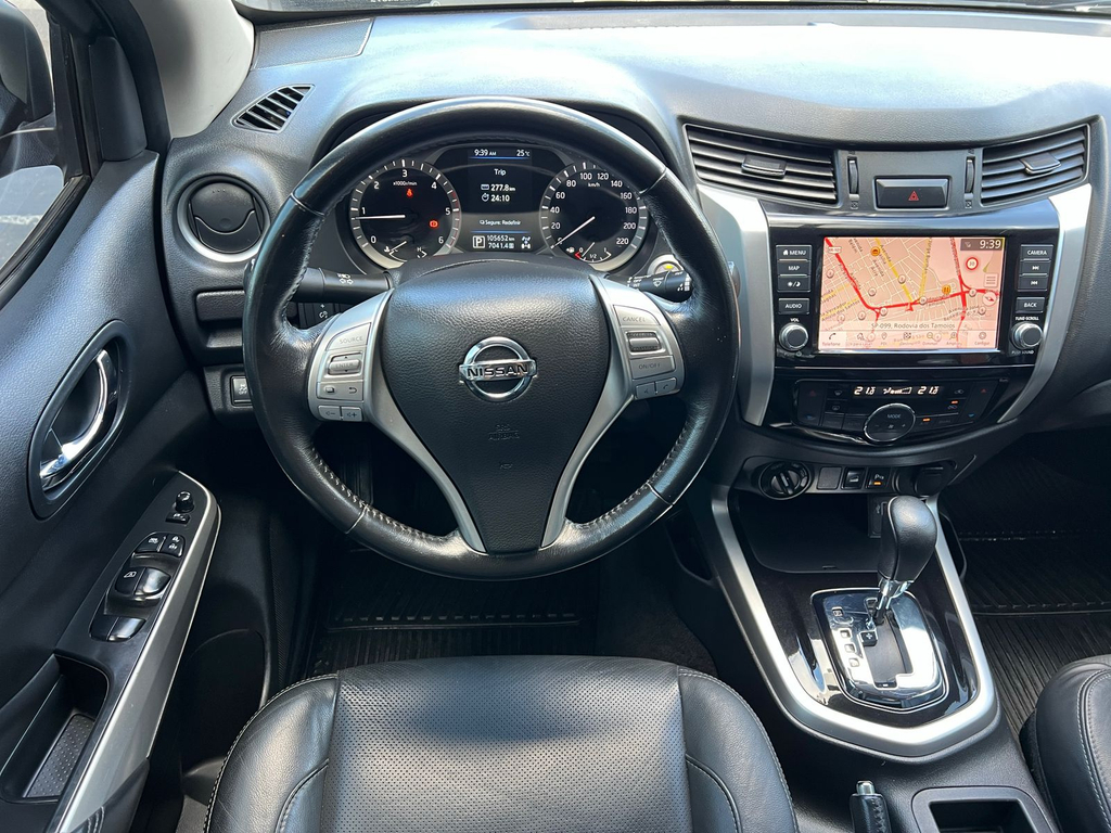 Nissan Frontier Preto