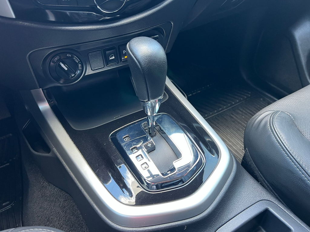 Nissan Frontier Preto