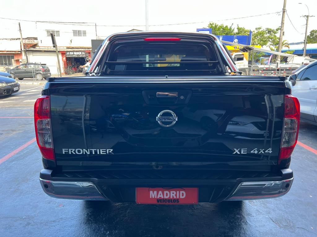 Nissan Frontier Preto