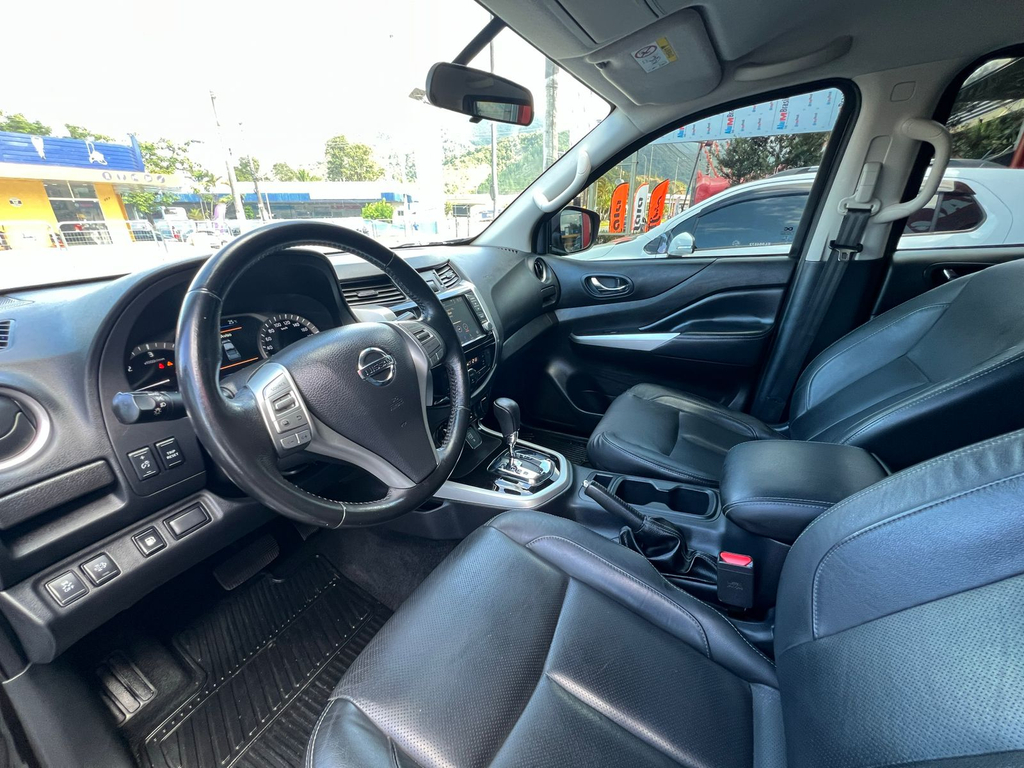 Nissan Frontier Preto