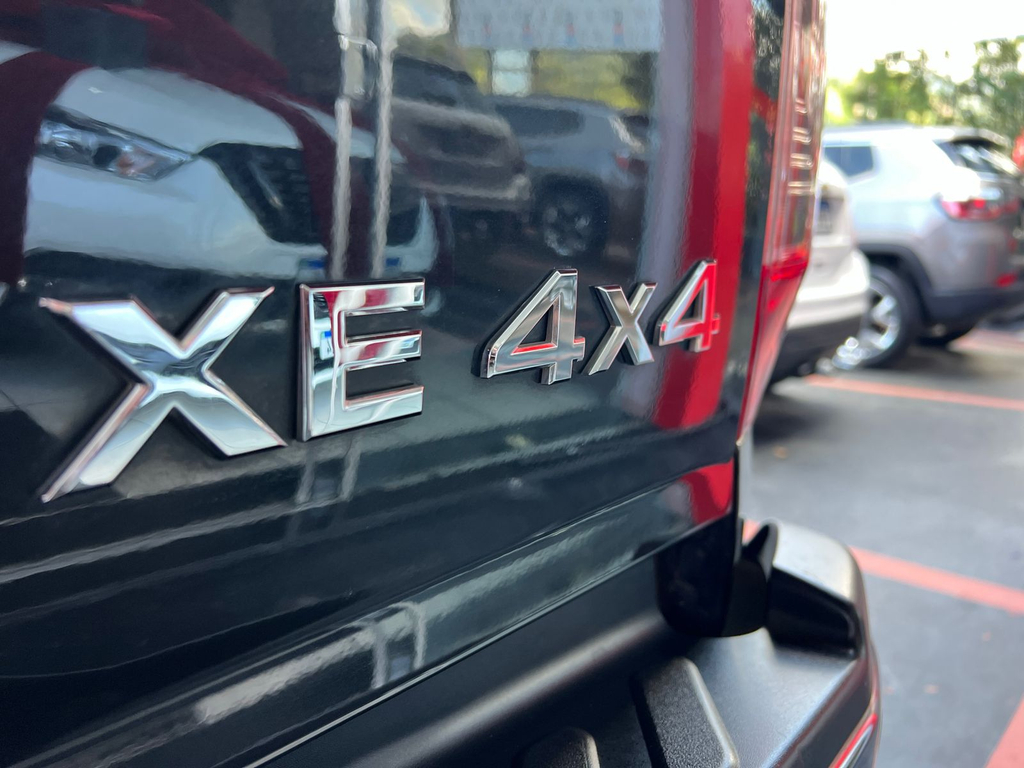 Nissan Frontier Preto