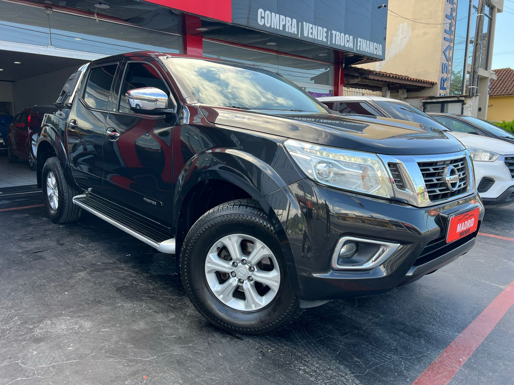 Nissan Frontier Preto