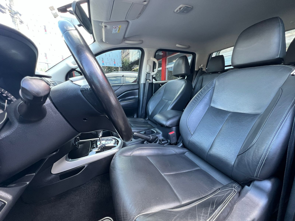 Nissan Frontier Preto