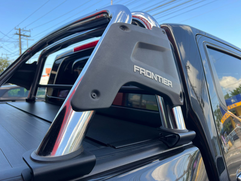 Nissan Frontier Preto