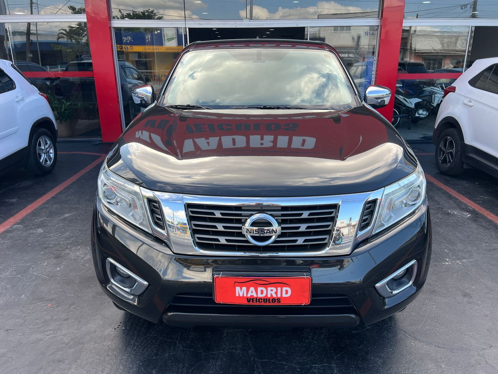 Nissan Frontier Preto