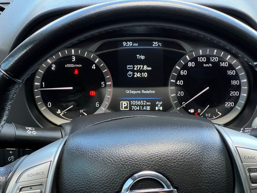 Nissan Frontier Preto
