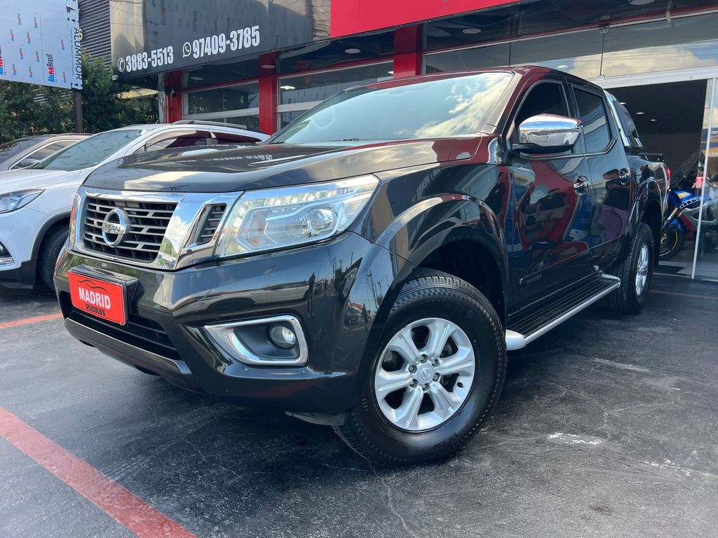 Nissan Frontier Preto