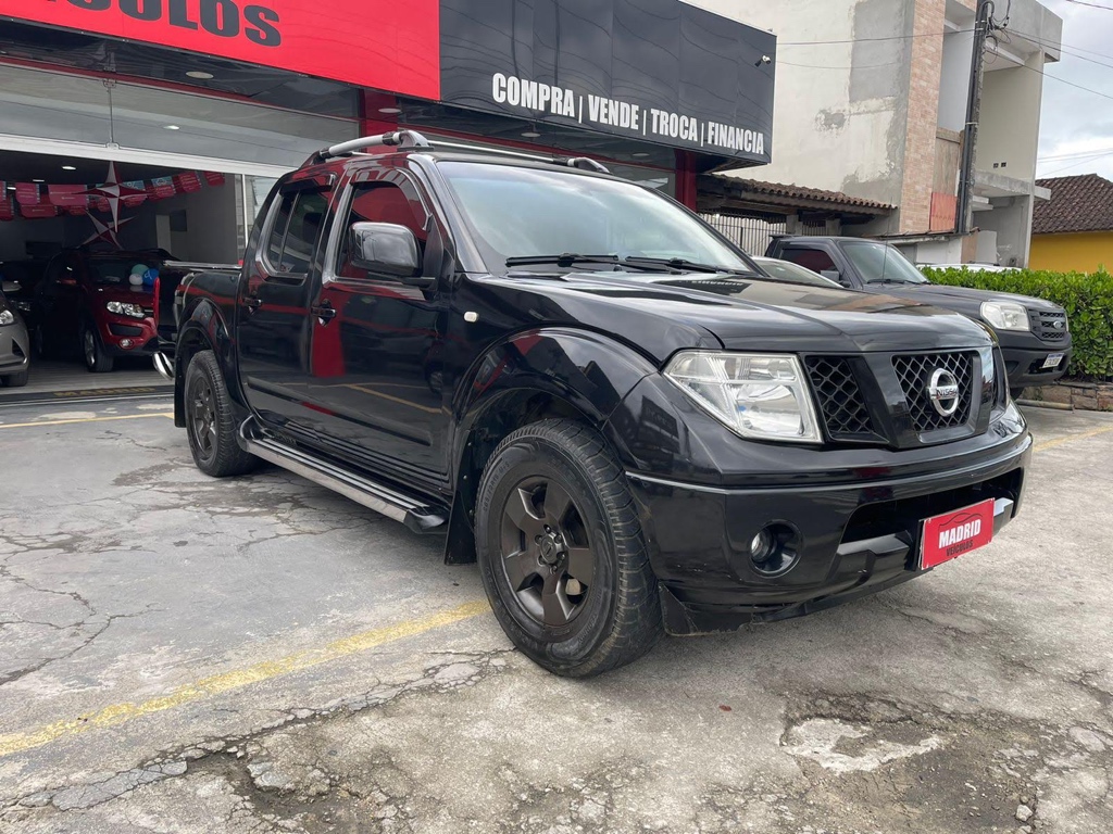 Nissan Frontier Preto