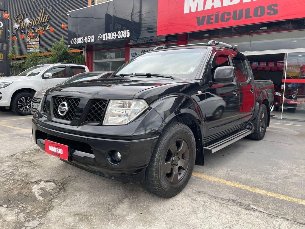 Nissan Frontier Preto
