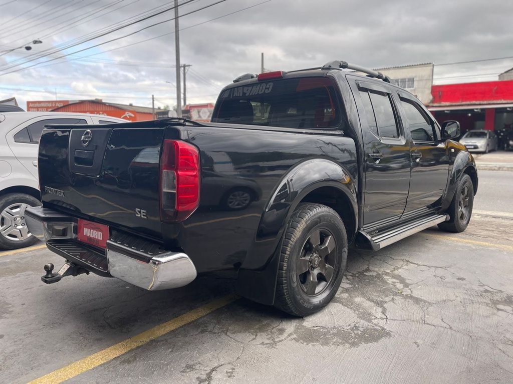 Nissan Frontier Preto