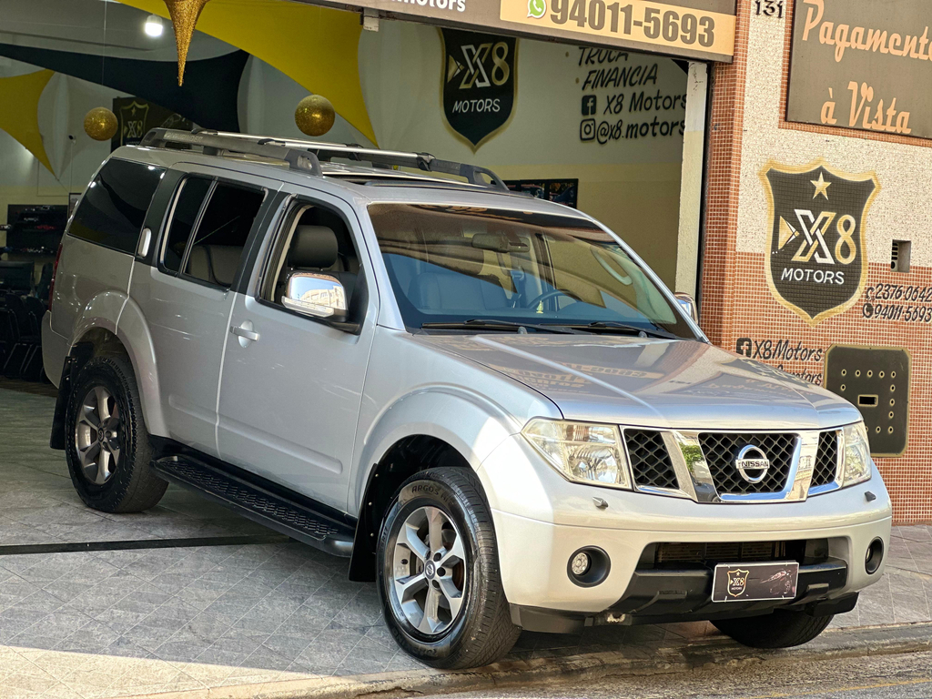 Nissan Pathfinder Prata