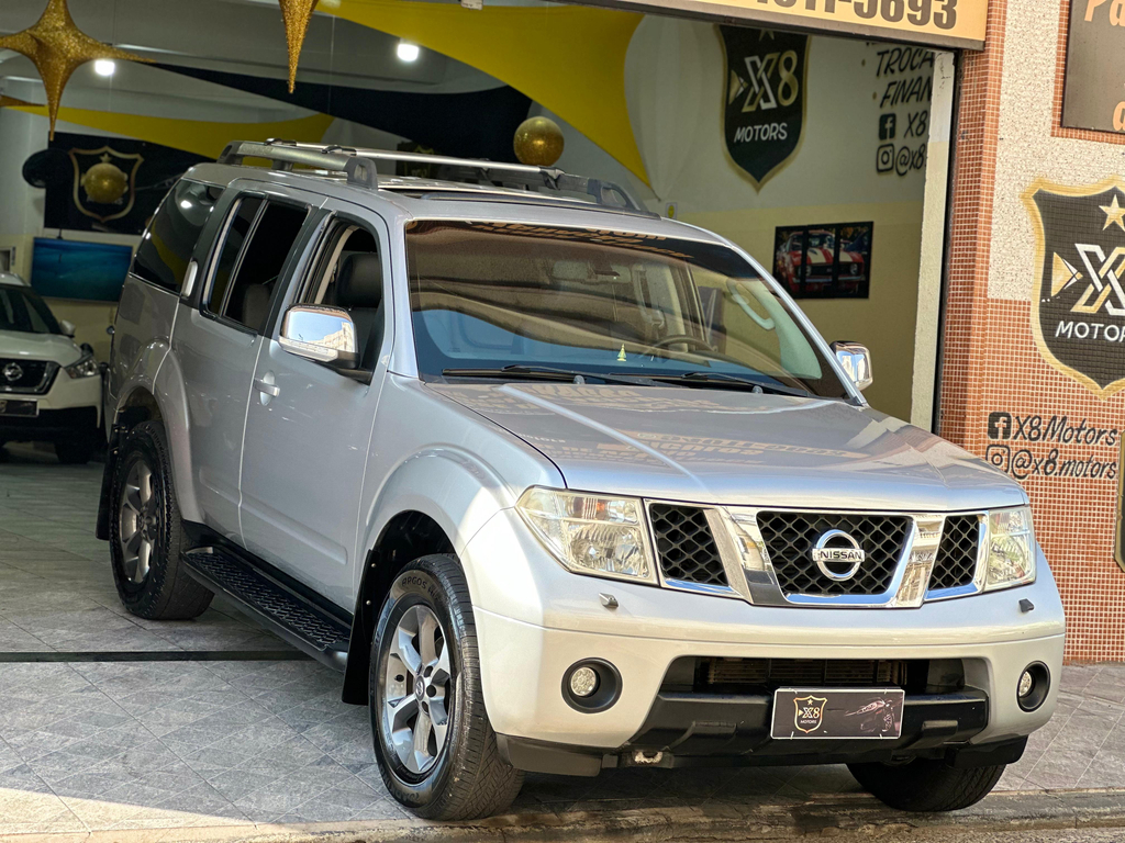 Nissan Pathfinder Prata