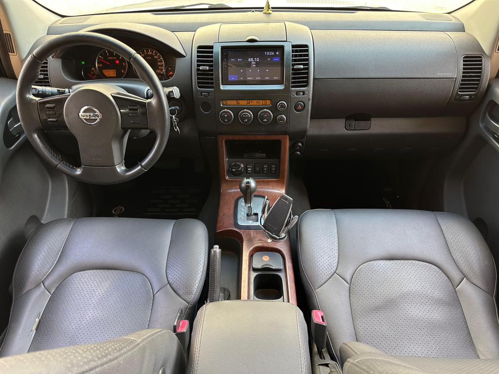 Nissan Pathfinder Prata