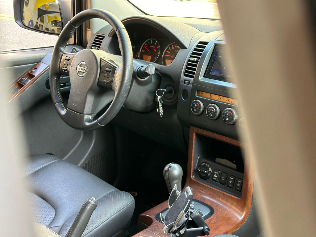 Nissan Pathfinder Prata