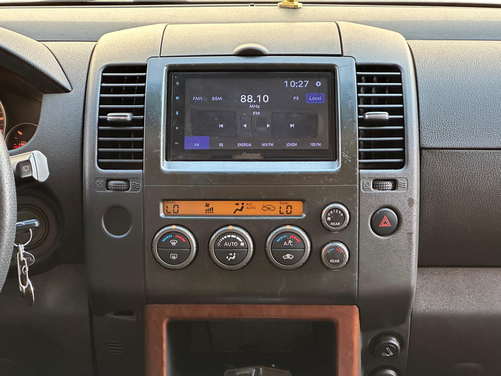 Nissan Pathfinder Prata