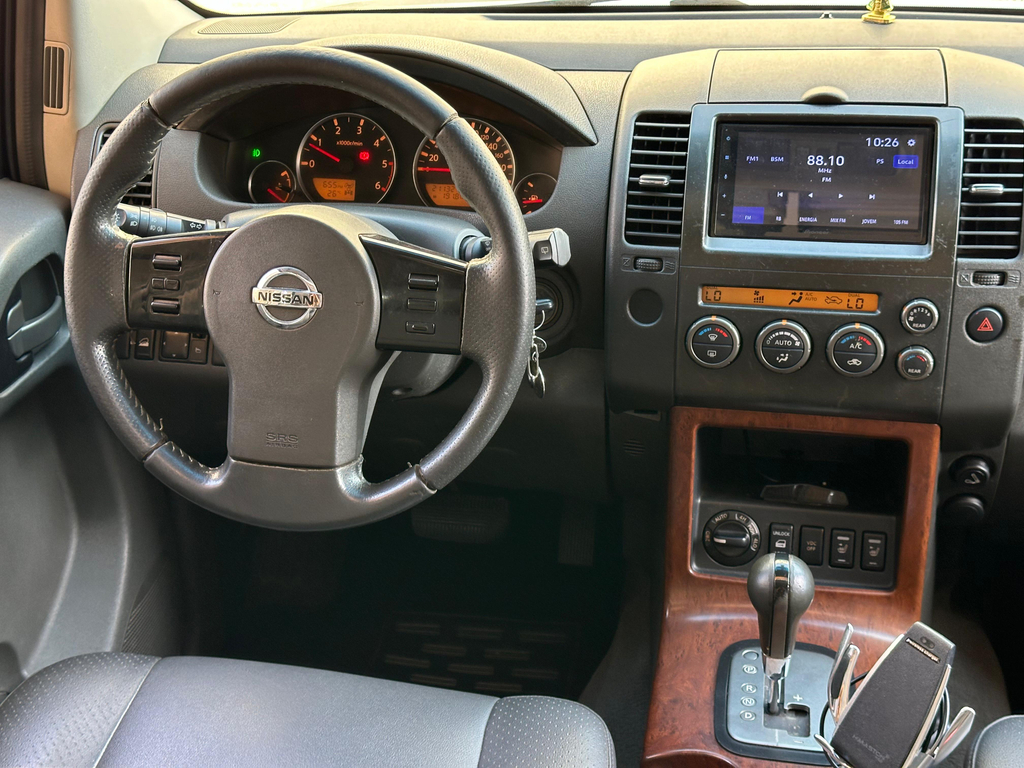 Nissan Pathfinder Prata