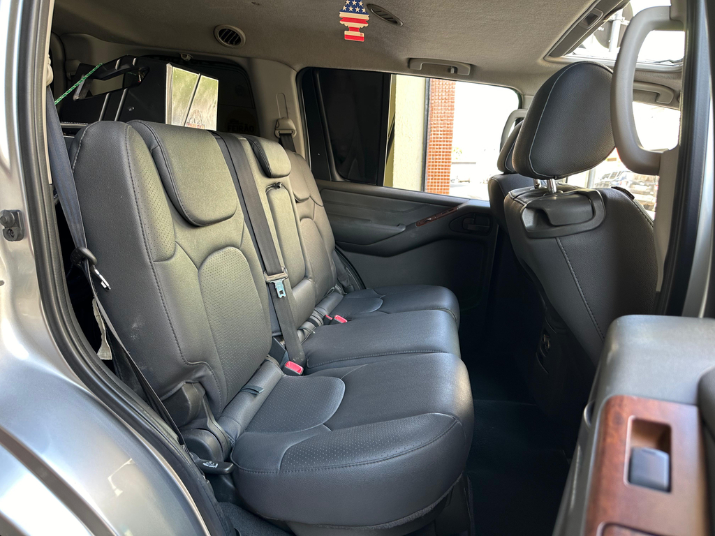 Nissan Pathfinder Prata