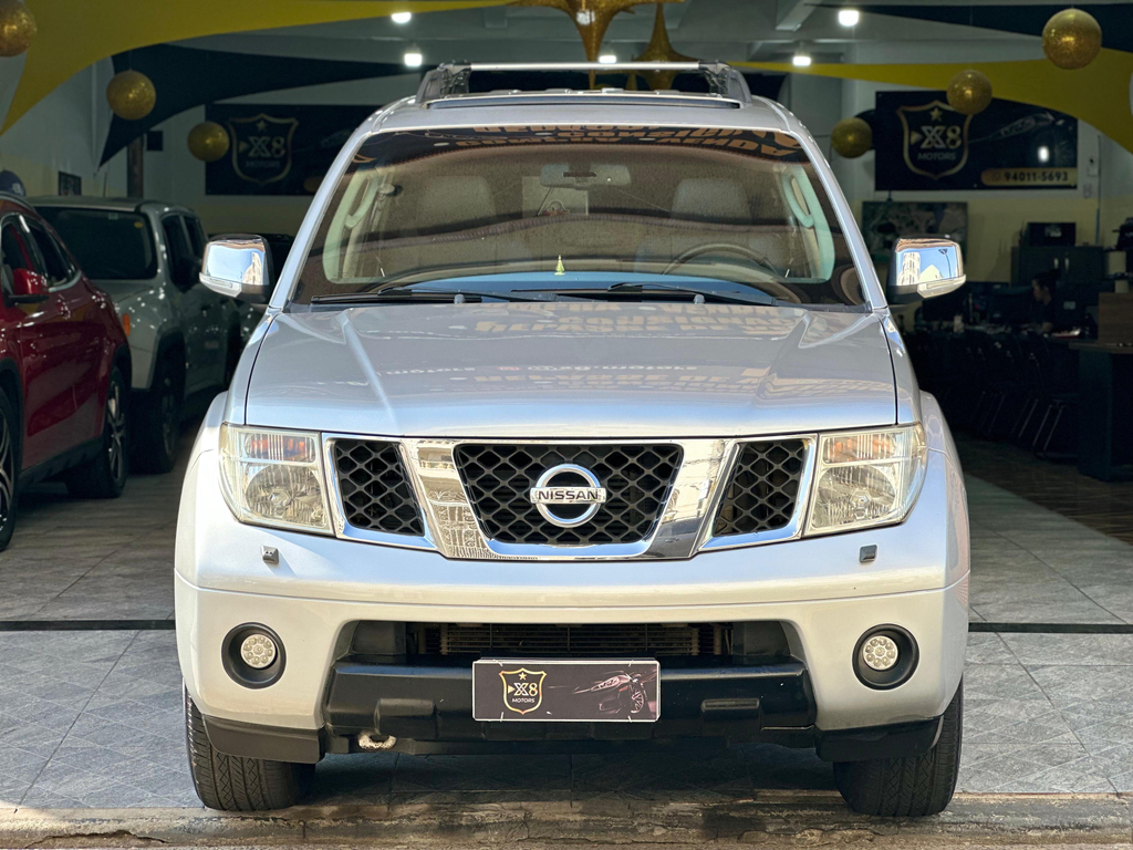 Nissan Pathfinder Prata