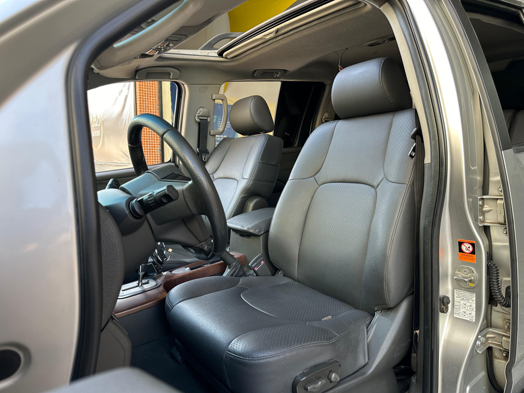 Nissan Pathfinder Prata