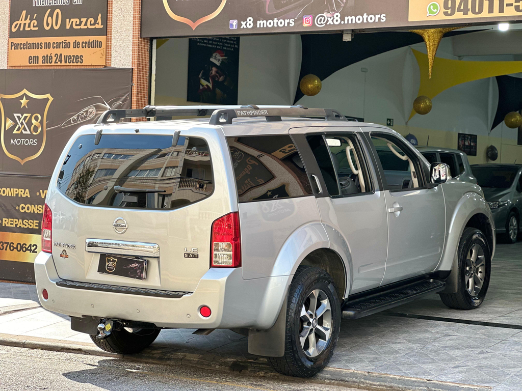 Nissan Pathfinder Prata