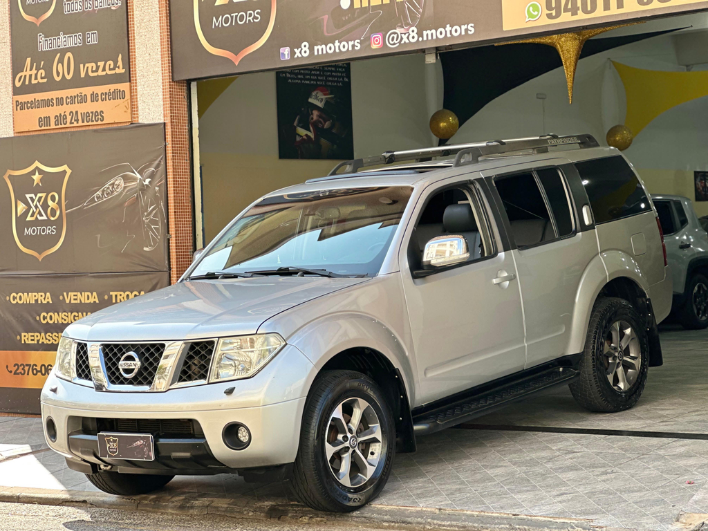 Nissan Pathfinder Prata