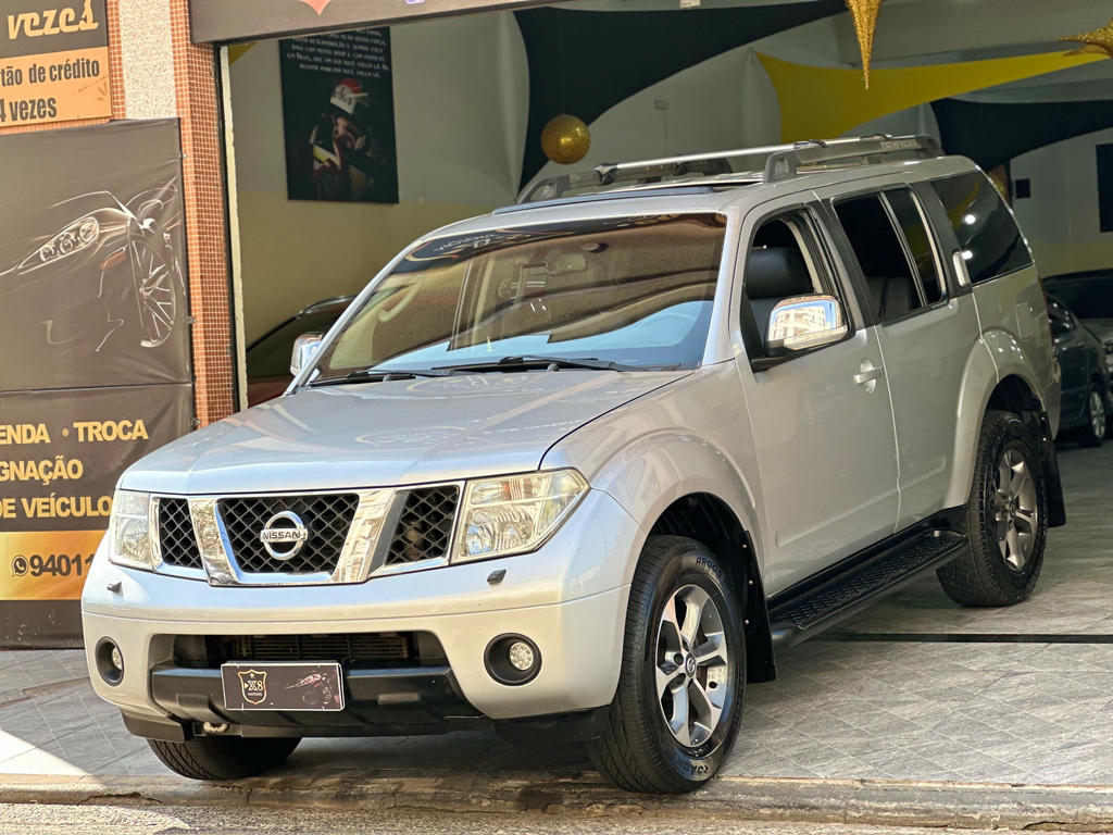 Nissan Pathfinder Prata