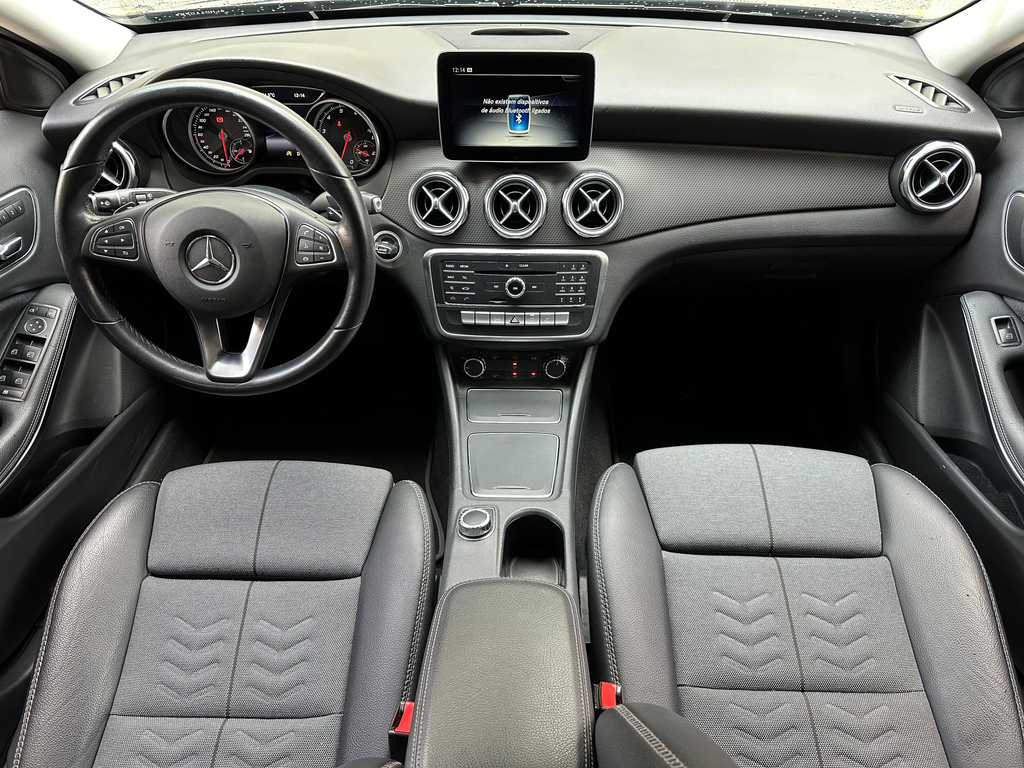 Mercedes Benz GLA-200 Preto