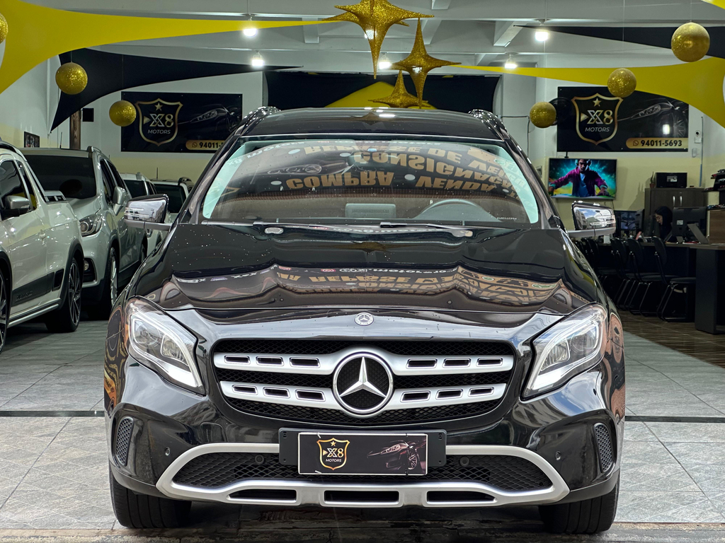 Mercedes Benz GLA-200 Preto